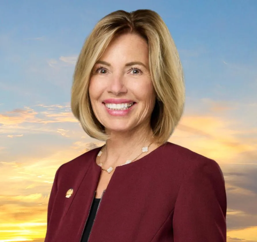 Lisa Parenteau, Host of Lifting Others As We Rise Podcast
